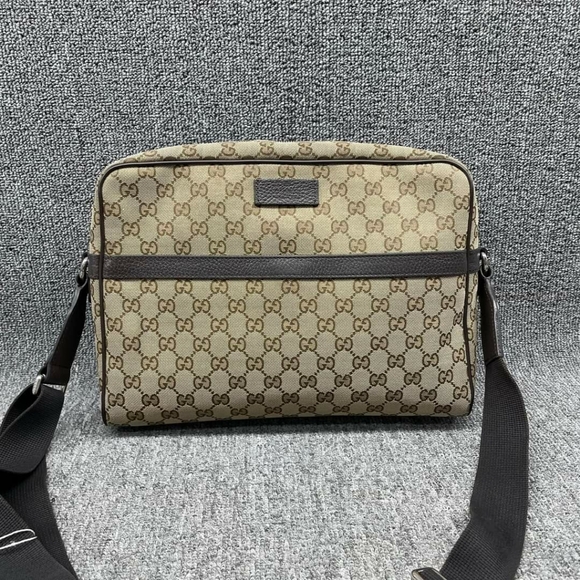 100% Authentic Gucci One Shoulder Messenger Bag 585-101524 - Picture 2 of 15